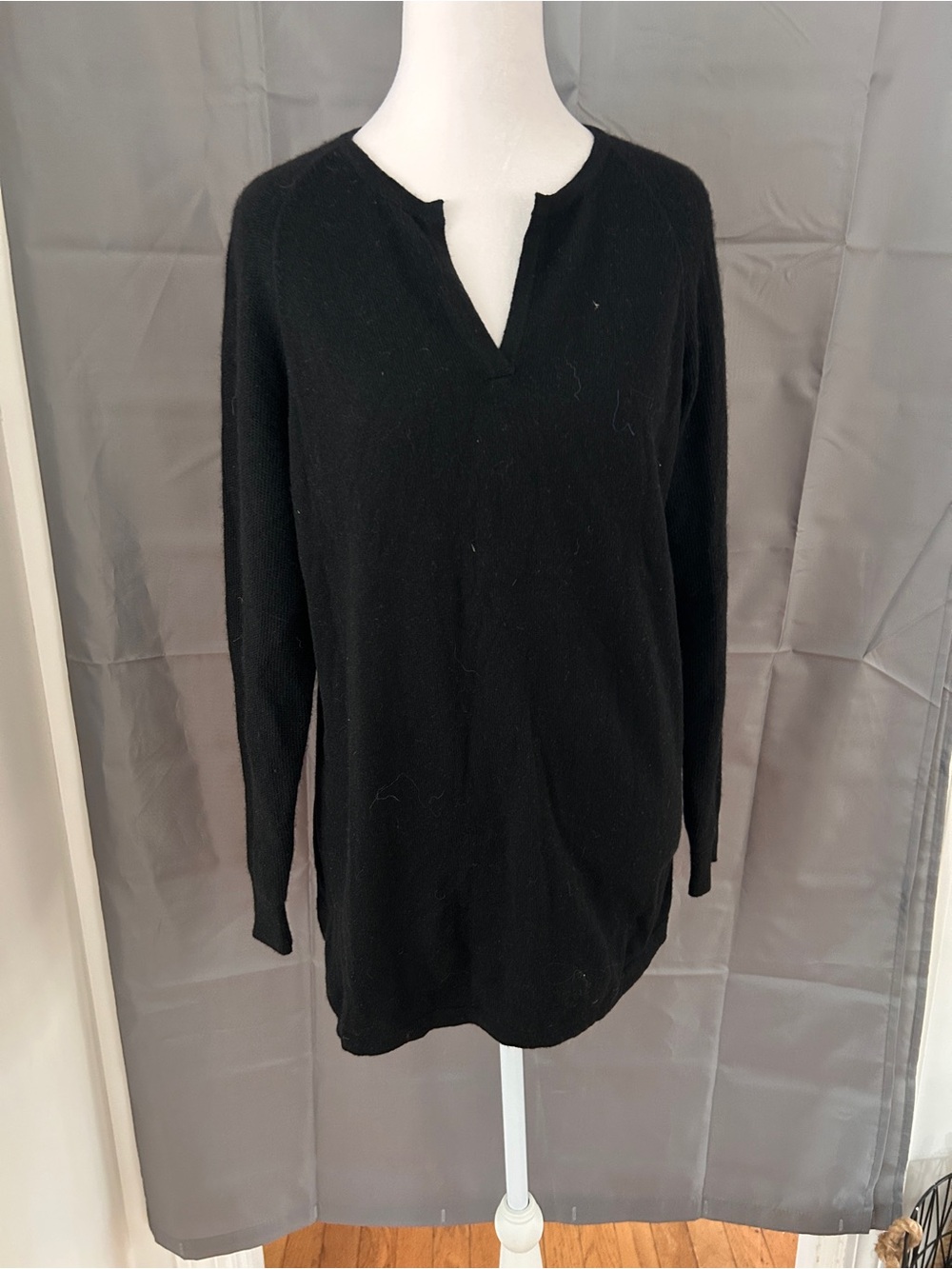 J. McLaughlin Black V-Neck Notch Pullover